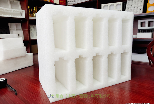 EPE 珍珠棉包裝盒：為新能源與汽配企業(yè)產(chǎn)品打造安全堡壘