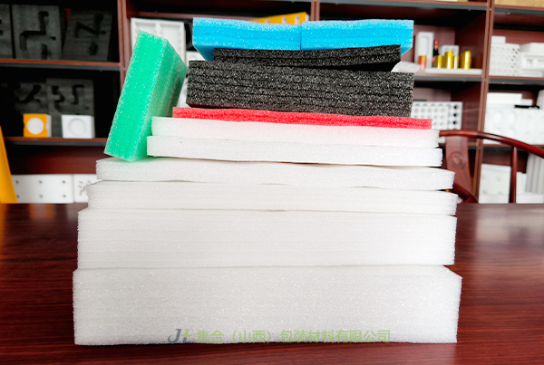 昔陽珍珠棉板材-珍珠棉源頭生產(chǎn)廠家專業(yè)生產(chǎn)珍珠棉板、白色珍珠棉板材、復(fù)合珍珠棉板材原廠直發(fā)貨