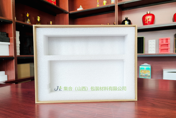 酒盒內(nèi)襯定做-太原珍珠棉廠家專(zhuān)業(yè)生產(chǎn)珍珠棉盒、EPE珍珠棉盒、EPE珍珠棉禮盒內(nèi)襯可靠品質(zhì)佳
