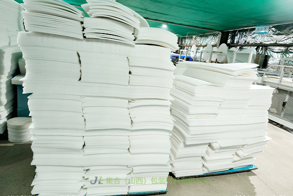 五臺(tái)珍珠棉-珍珠棉源頭生產(chǎn)廠(chǎng)家專(zhuān)業(yè)生產(chǎn)IXPE復(fù)合珍珠棉板材、IXPE復(fù)合珍珠棉內(nèi)襯、貼絨布珍珠棉板材品質(zhì)無(wú)憂(yōu)