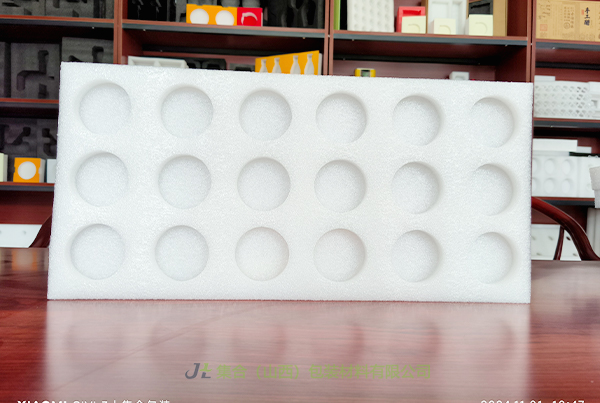 高平珍珠棉內(nèi)襯-珍珠棉源頭生產(chǎn)廠(chǎng)家專(zhuān)業(yè)生產(chǎn)珍珠棉禮盒內(nèi)襯、貼絨布珍珠棉內(nèi)襯、貼卡紙珍珠棉內(nèi)襯可靠品質(zhì)佳