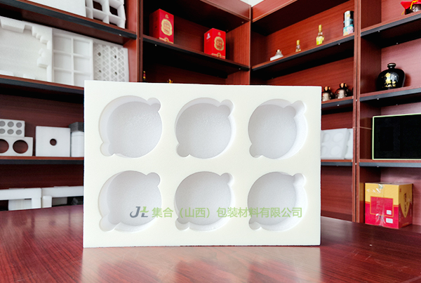 尖草坪珍珠棉托盤-珍珠棉源頭生產(chǎn)廠家專業(yè)生產(chǎn)珍珠棉水果托、珍珠棉雞蛋托、珍珠棉酒托品質(zhì)無憂